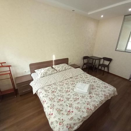 Smart Apartments Drahomanova 2А Kiev Buitenkant foto