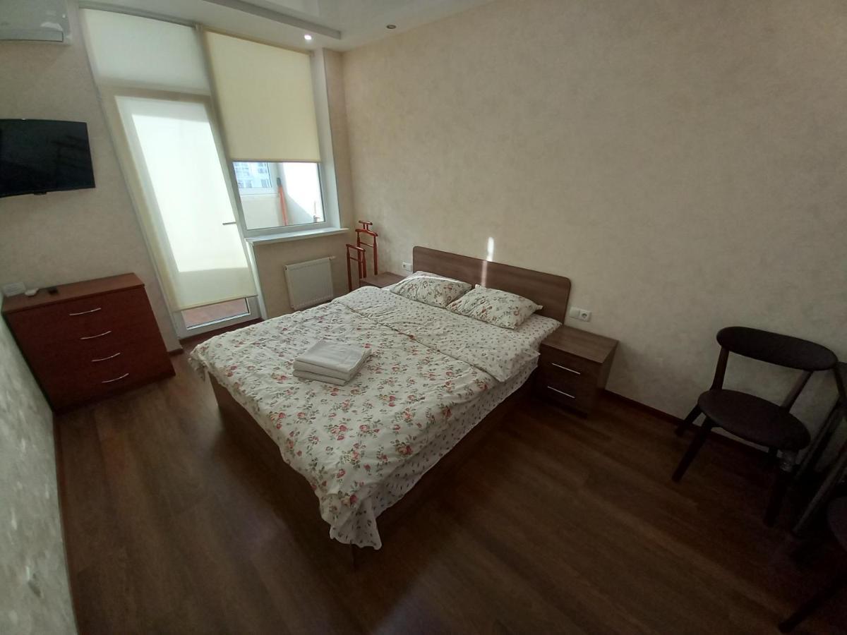 Smart Apartments Drahomanova 2А Kiev Buitenkant foto