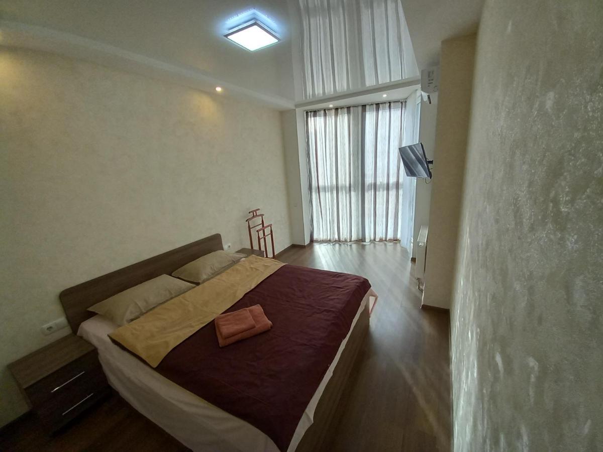 Smart Apartments Drahomanova 2А Kiev Buitenkant foto