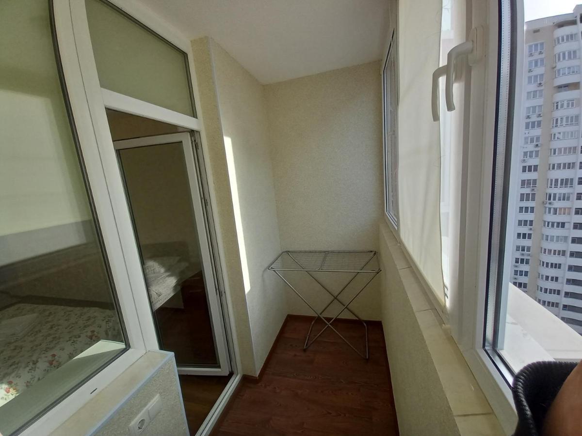 Smart Apartments Drahomanova 2А Kiev Buitenkant foto